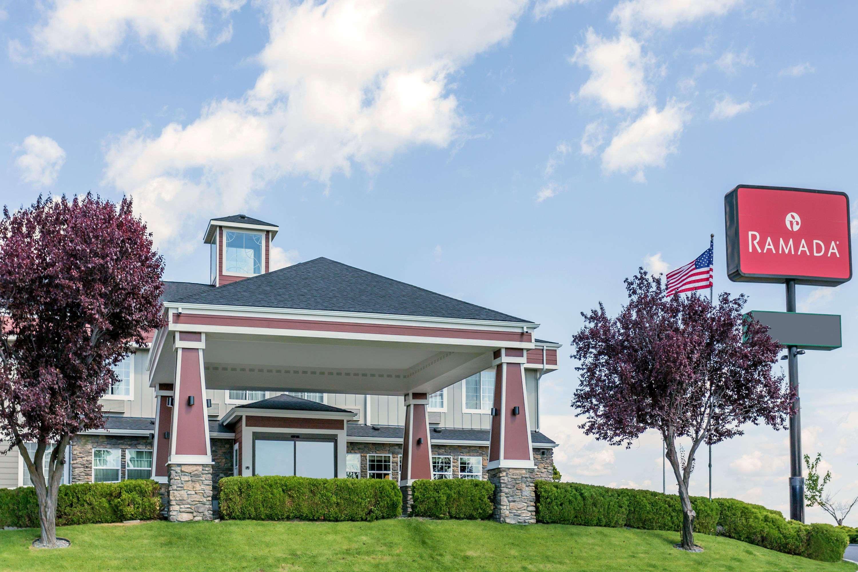 Ramada By Wyndham Moses Lake Exterior foto