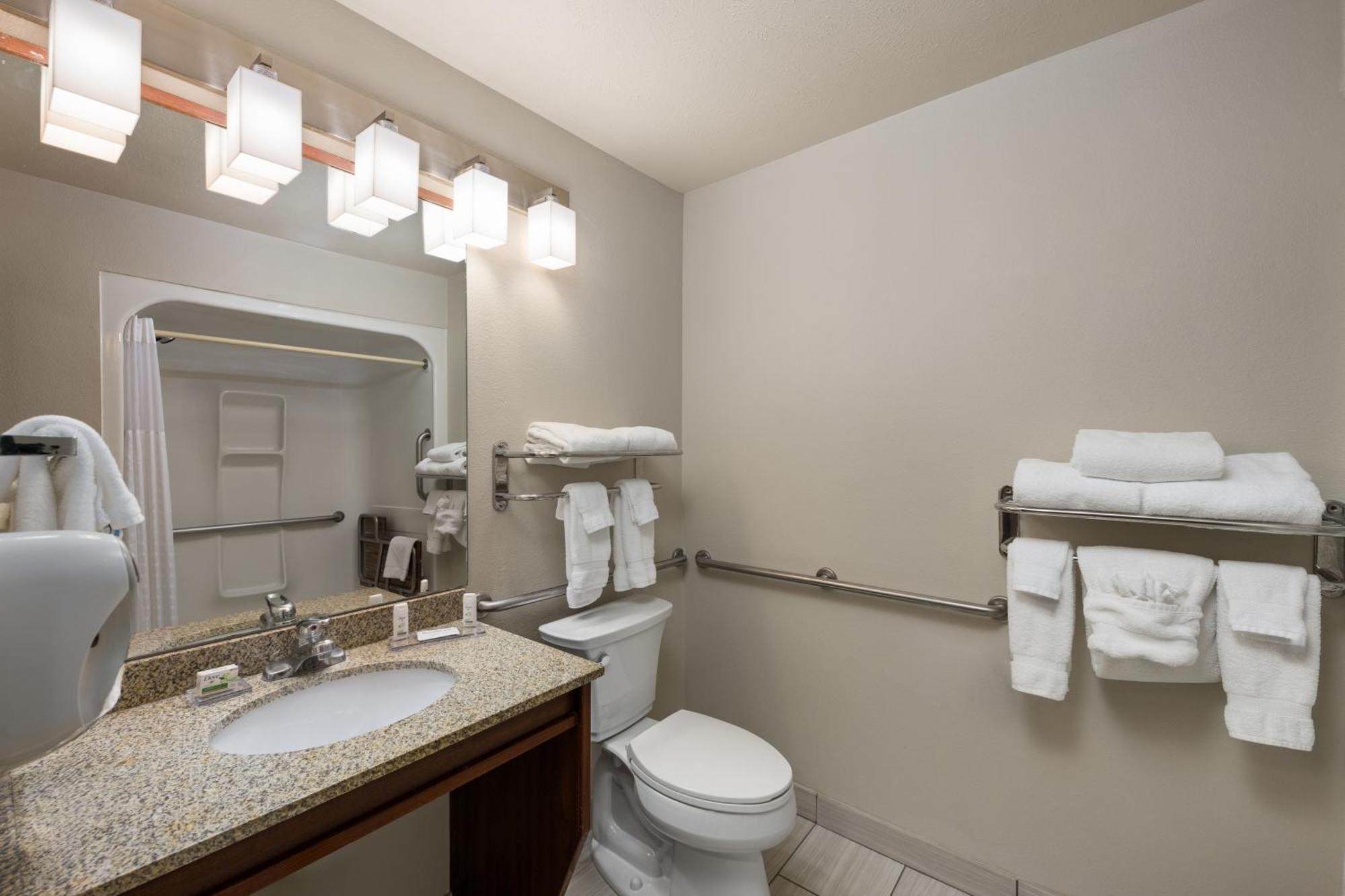 Ramada By Wyndham Moses Lake Exterior foto