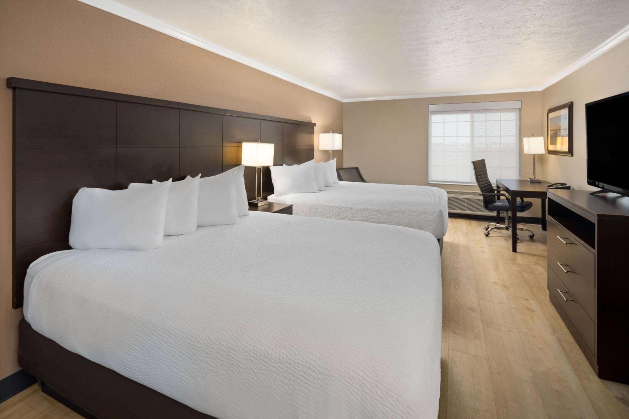 Ramada By Wyndham Moses Lake Exterior foto